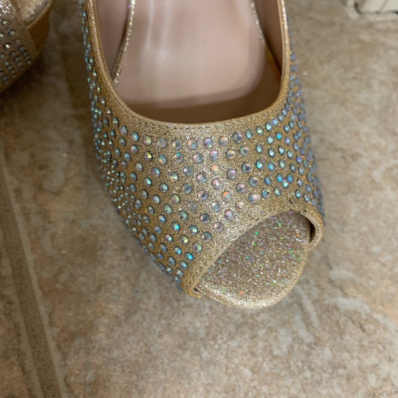 Nude rhinestone heels size 9 - Picture 2 of 5